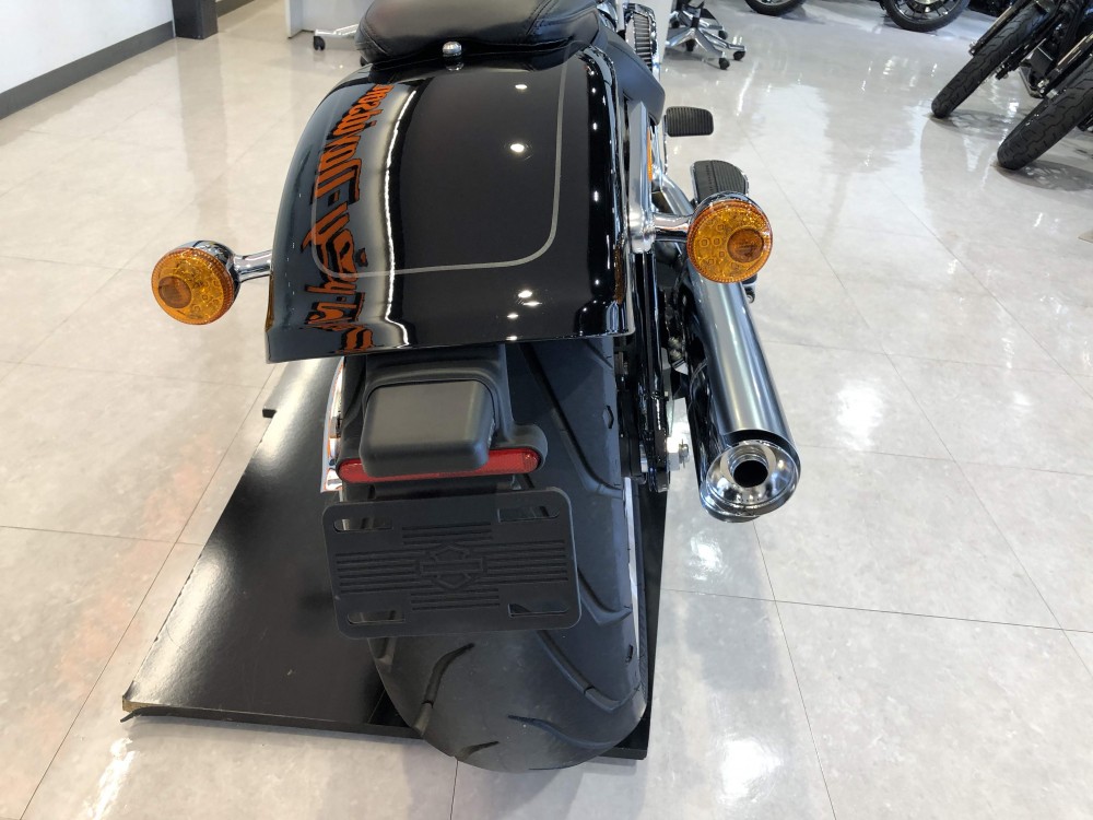Harley Davidson 19年flfbsファットボーイ 名古屋の中古ハーレー 販売 インジェクションチューニング カスタム フォレストウィング